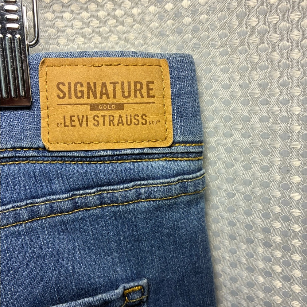 Levi’s Women's size 14 pull-on capri - Picture 3 of 9